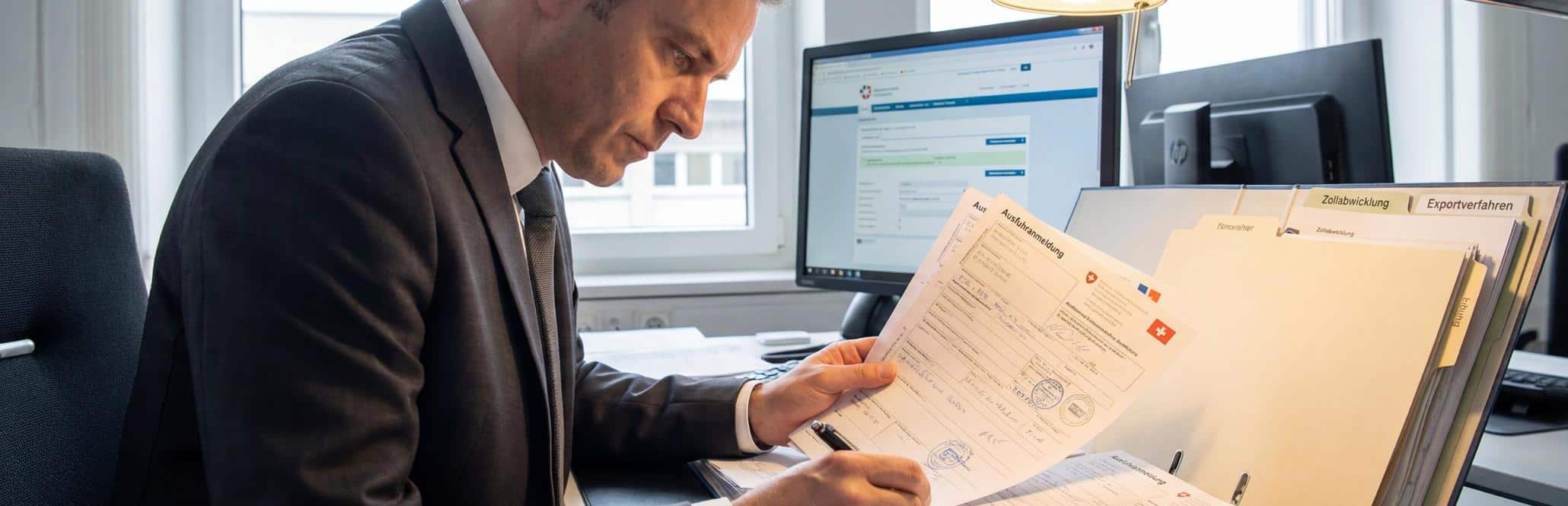 Ausfuhrpapiere, Dokumente & Verfahren beim Export in die Schweiz – Ausfuhranmeldung, Zollabwicklung & mehr