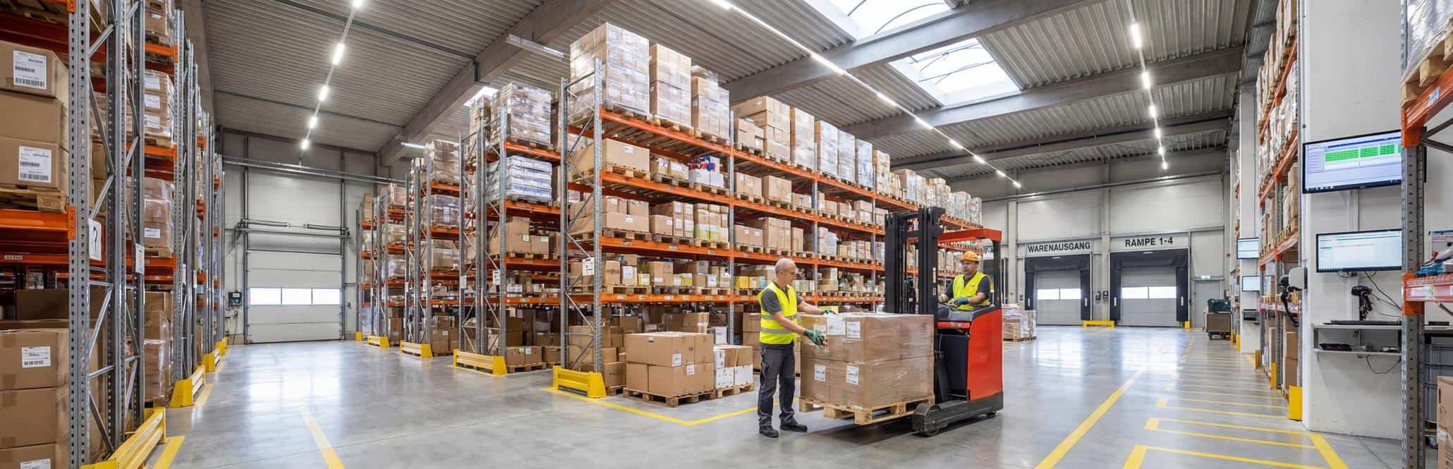 Was ist ein Speditionslager? – Bedeutung, Arten, Vorteile, Dienstleistungen & mehr im Überblick